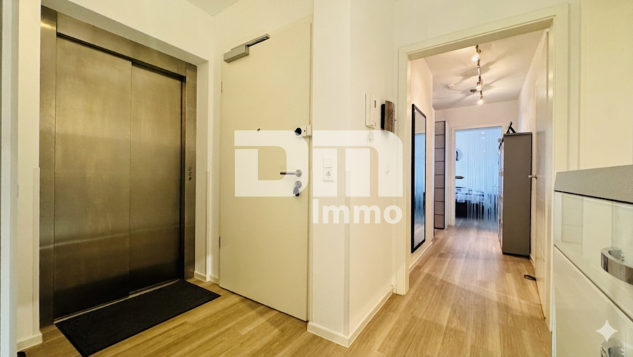Exklusives Penthouse-Juwel mit 360 Grad Panorama-Dachterrasse in Baunatal-Großenritte - Flur / Diele / Fahrstuhl in der Einheit